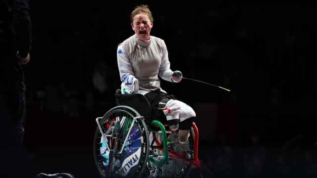 Beatrice 'Bebe' Vio celebra su victoria en esgrima en los Juegos Paralímpicos de Tokio 2020