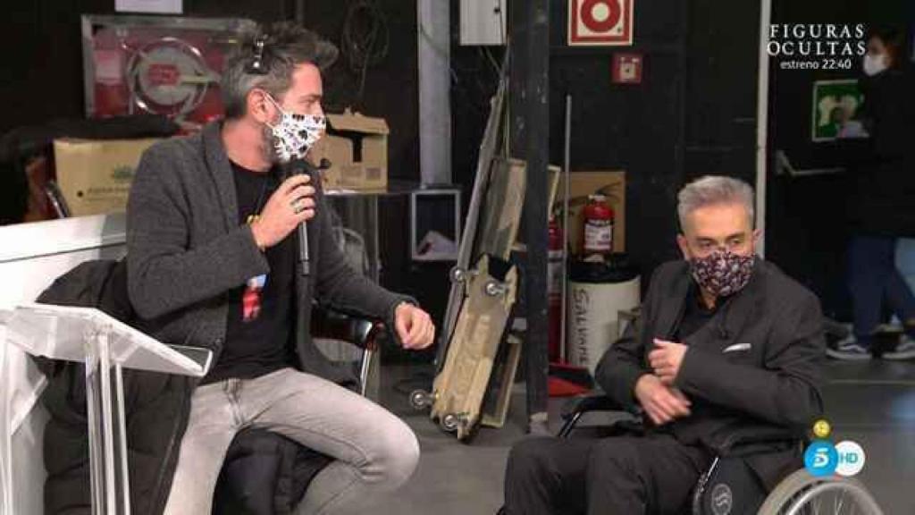Kiko Hernández, en silla de ruedas, en 'Sálvame'.