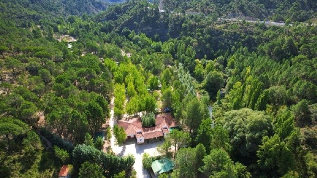 Una imagen aérea del camping Río Mundo