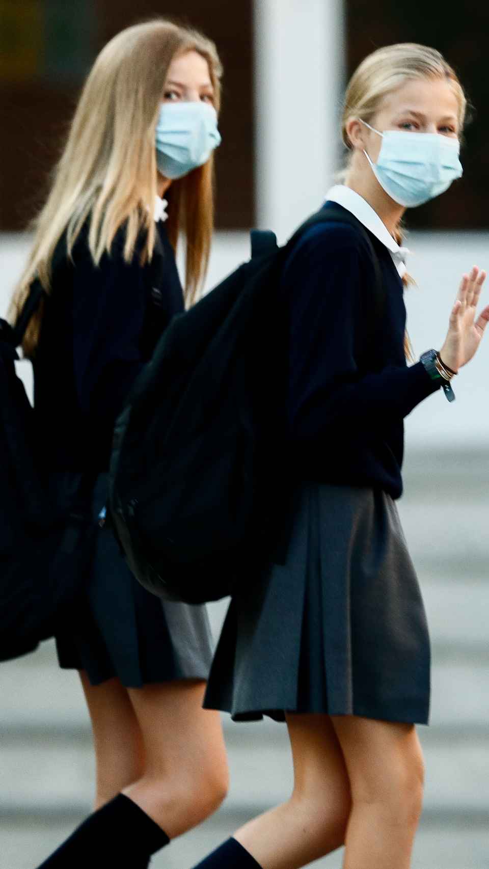 Las infantas Leonor y Sofía a su llegada al Santa María de los Rosales en septiembre de 2020.