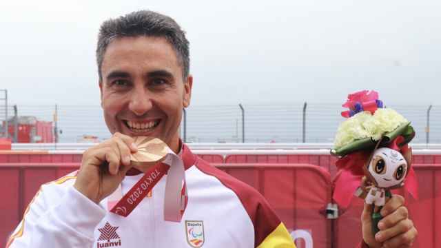 García Marquina con la medalla de bronce. Foto: RFEC