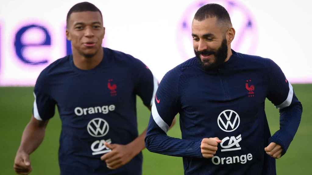 Kylian Mbappé y Karim Benzema, en el entrenamiento de Francia