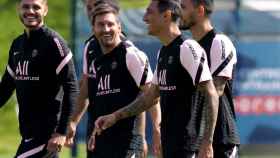 Ángel Di María y Leo Messi riendo durante un entrenamiento