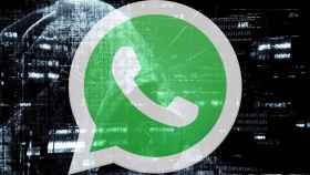 Hacker junto al logo de WhatsApp