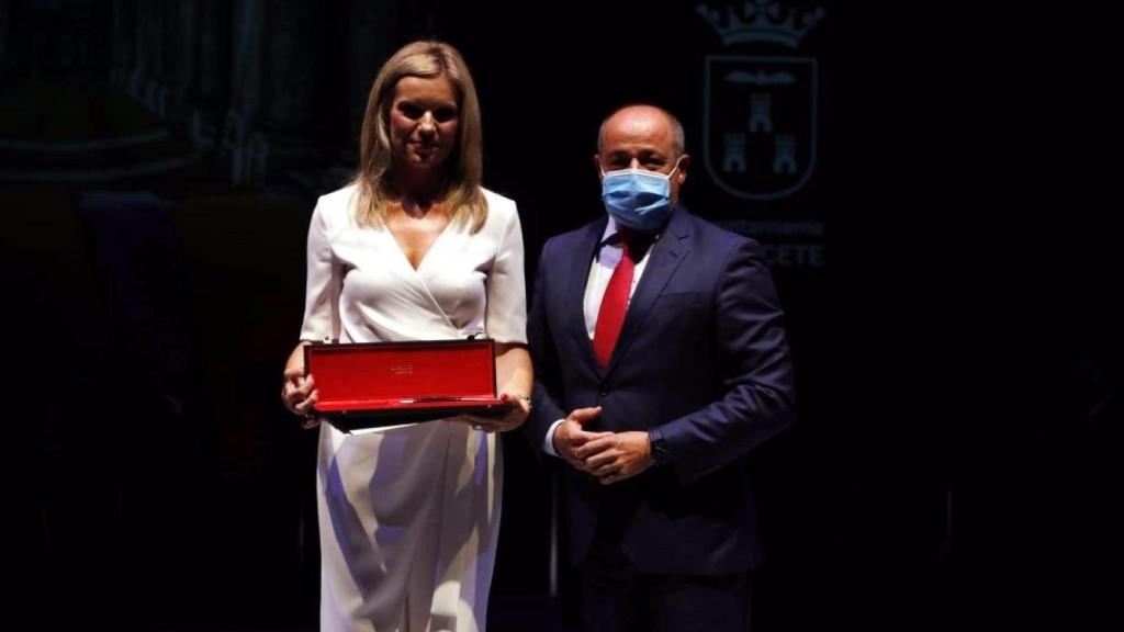 Genoveva Armero y Emilio Sáez, alcalde de Albacete
