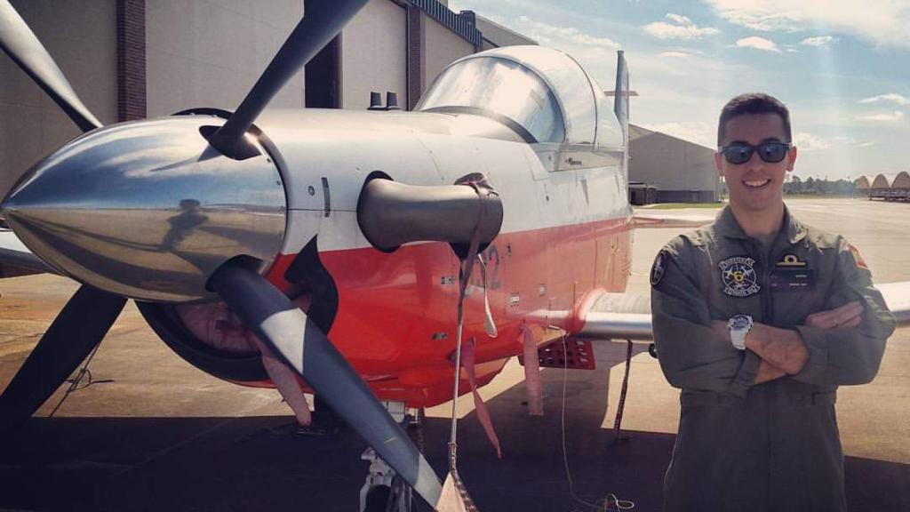 Image of the pilot during his training in the United States.