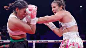 Combate de boxeo entre Jeanette Zacarías y Marie Pier Houle