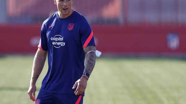 Fernando Torres durante dirigiendo un entrenamiento del Atlético