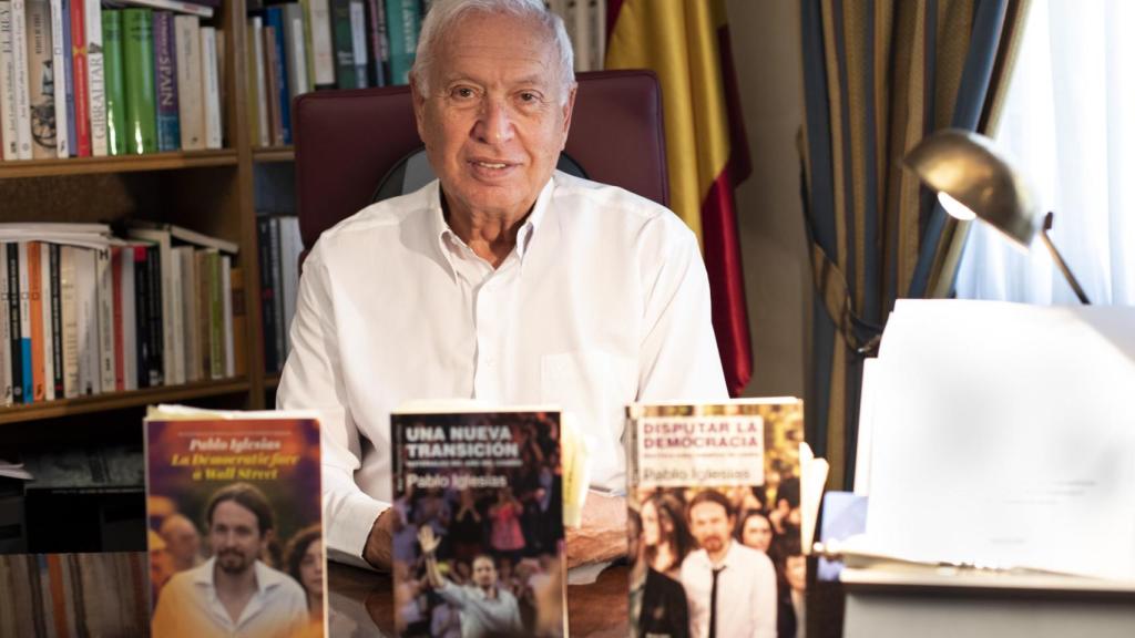 García-Margallo, in his office, with his latest study books.