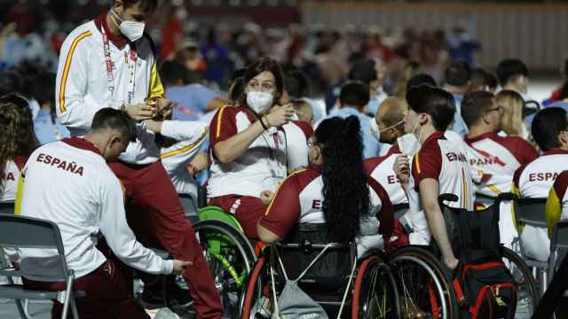 Varios atletas españoles durante la ceremonia de clausura de los Juegos Paralímpicos de Tokio 2020