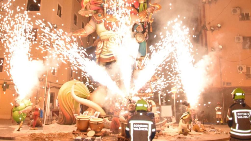 'Cremà' de la Falla Duque de Gaeta. EE