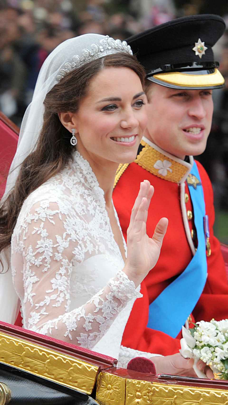 Kate Middleton lució la tiara 'Halo' de Cartier durante su boda.