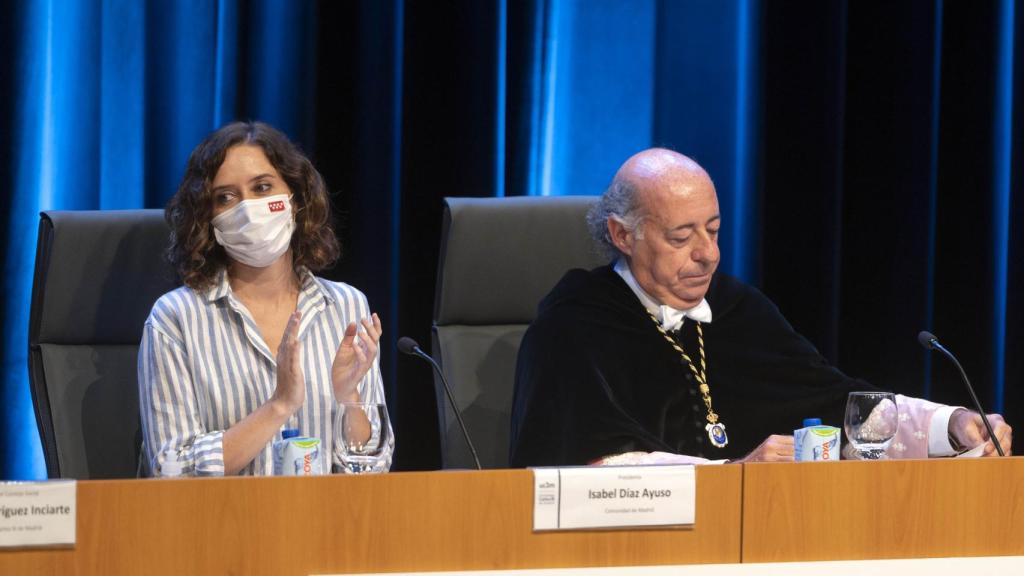 Isabel Díaz Ayuso with the rector of the Carlos III University, Juan Romo.