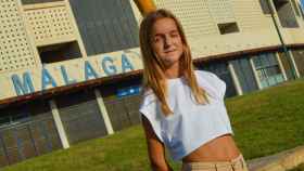 Paola posando a este periódico frente al Estadio de Atletismo de Málaga.
