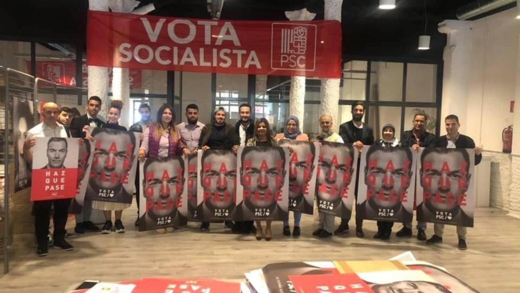 El Gourgi, with socialist leaders in the 2019 campaign with Pedro Sánchez posters.