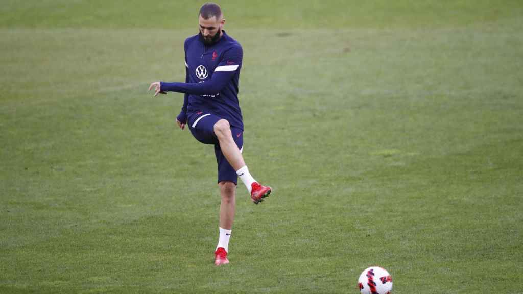 Benzema entrenando con Francia