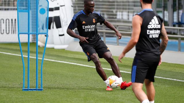 Ferland Mendy en un entrenamiento