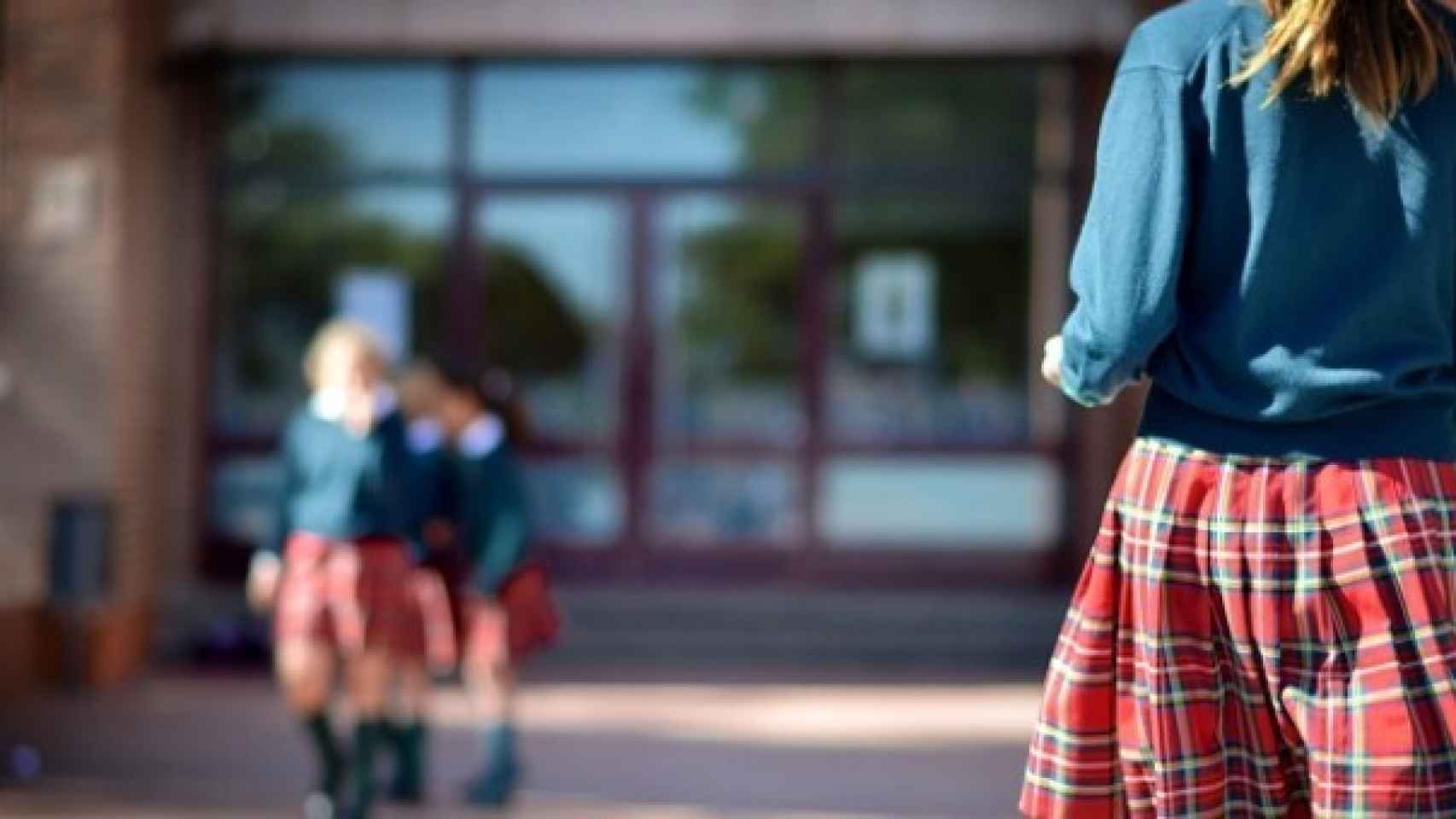 Un colegio católico de Palma elimina el uniforme femenino: "Las llevan la falda muy corta"