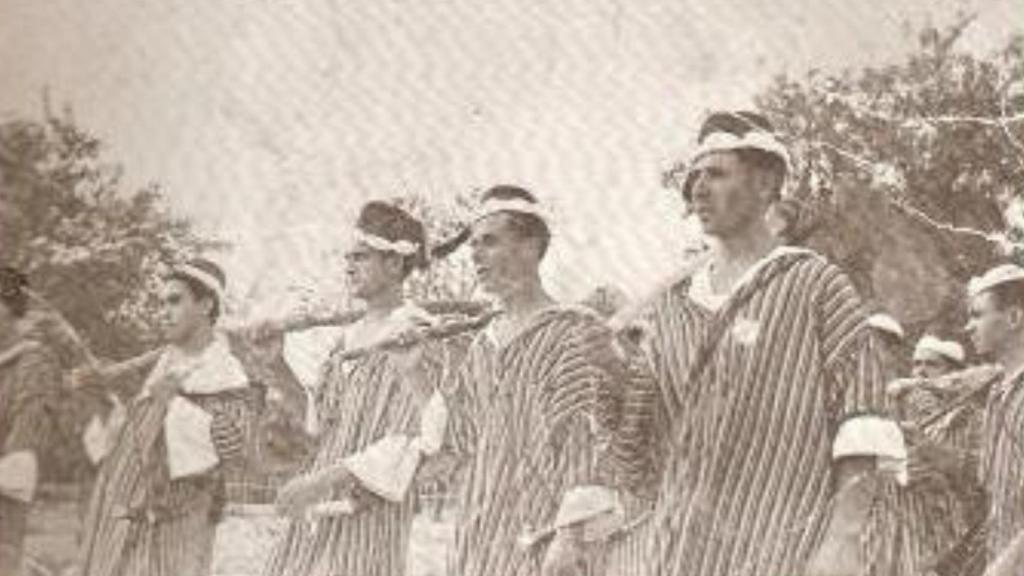 Foto antigua de la celebración de Moros y Cristianos.
