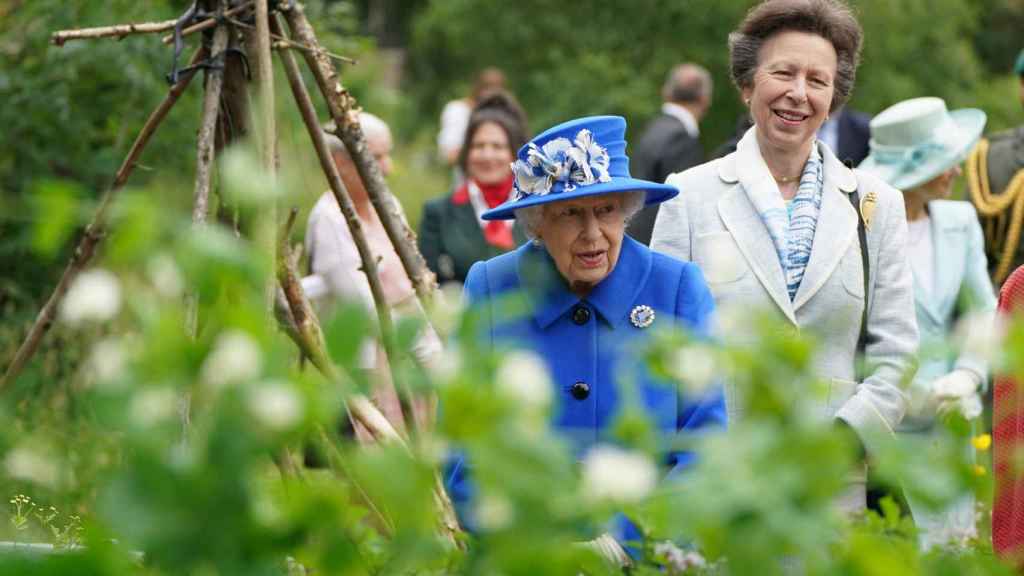 La reina Isabel y la princesa Ana, durante un acto celebrado el pasado mes de junio.