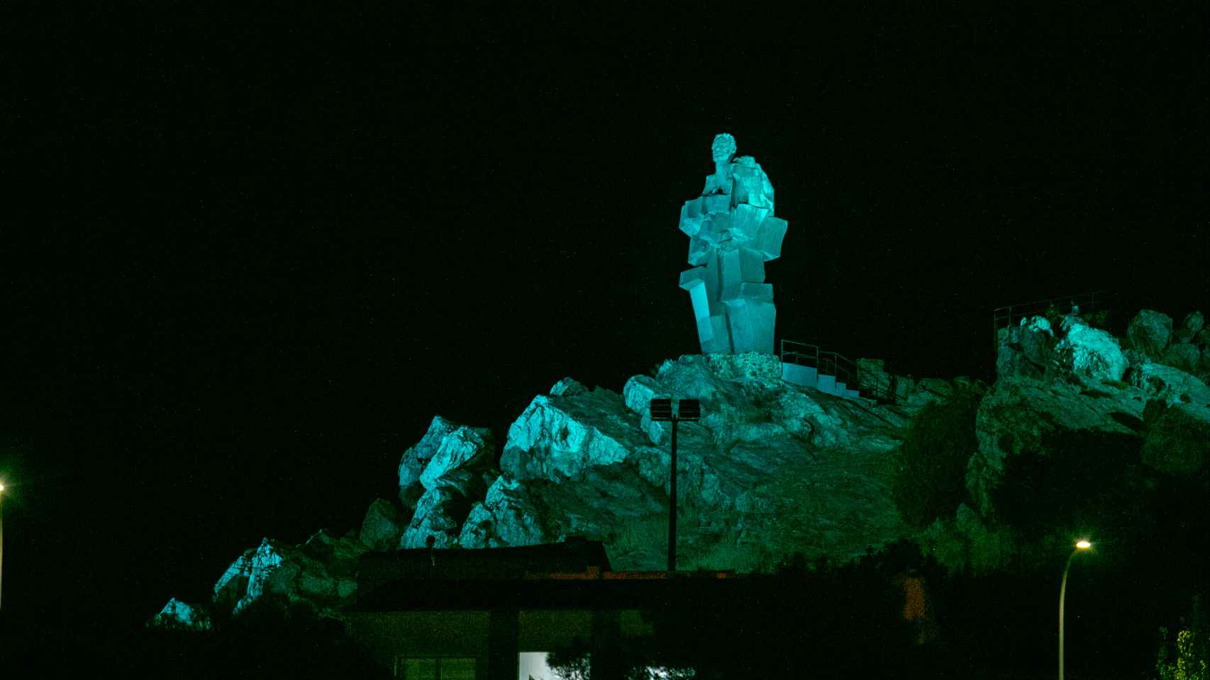 El Monumento al Minero de Puertollano (Ciudad Real) cuenta desde ahora con iluminación artística. Fotos: JCCM.