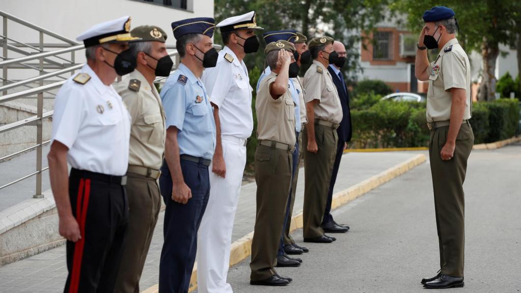 Felipe VI during his visit to the Operations Command of the Defense Staff, at the Retamares base.