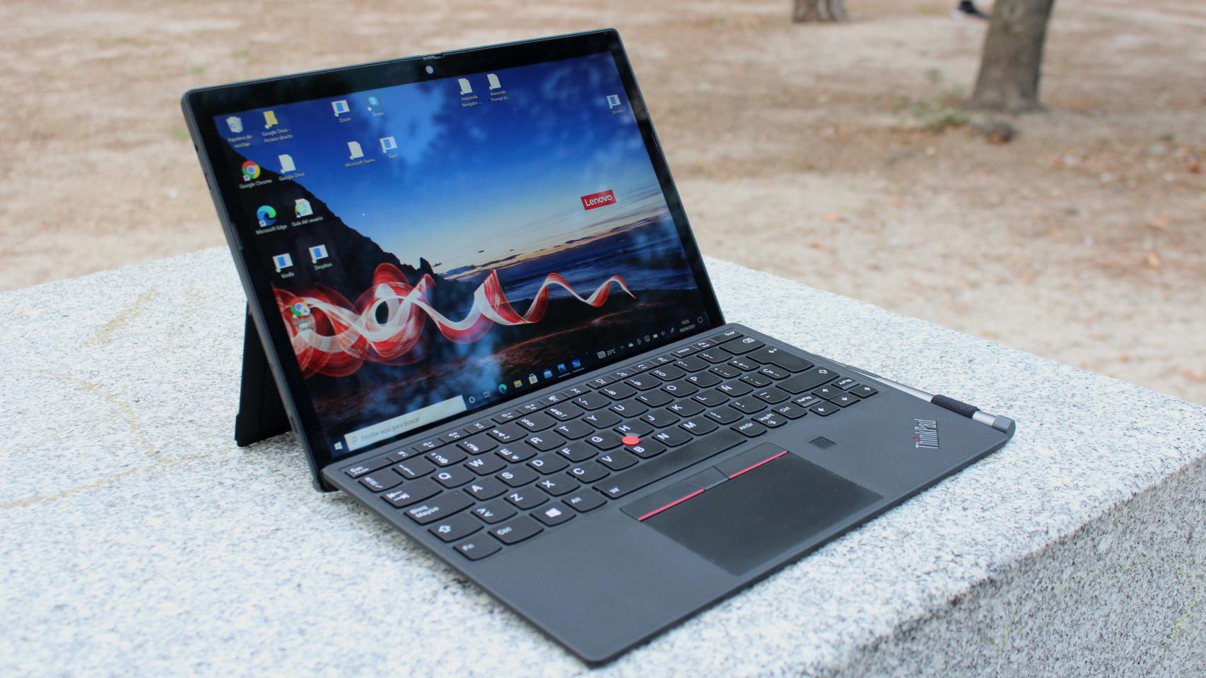 El portátil de Lenovo contra el reinado de la Surface: probamos el ThinkPad  X12 Detachable