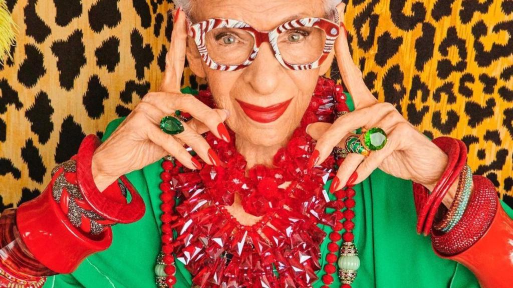 Iris Apfel en una imagen de sus redes sociales.