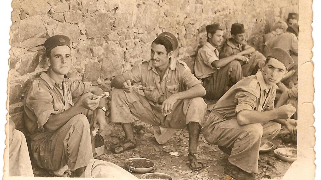 Ángel, in the center, eating with his companions in Ifni.