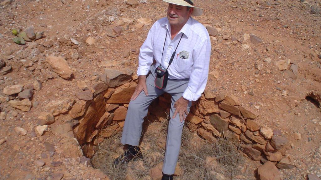 Ángel Ruiz in a machine gun nest in Sidi Ifni, when he recently returned.