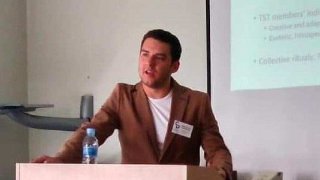 Miguel Pastor, in a conference.