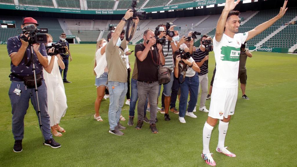 El entrenador Fran Escribà valora la calidad de los nuevos fichajes, como Pastore, presentado esta semana.