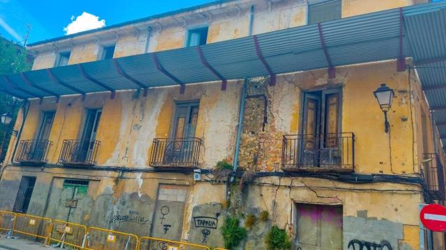 Edificio situado en la esquina de las calles Tintas y Fray Luis de León de Cuenca