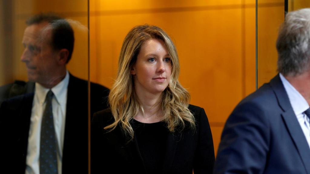 Elizabeth Holmes saliendo del tribunal federal de San José (California) el martes.