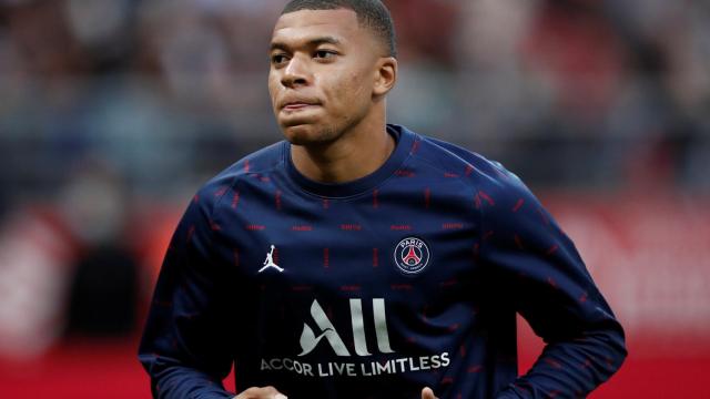 Kylian Mbappé, durante un calentamiento con el PSG