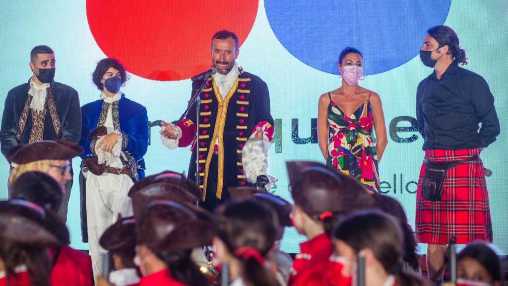 El alcalde tomó la palabra para cerrar el acto.