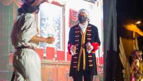 El alcalde de Elche sorprende por su reencarnación en la obra del Conde de Torrellano