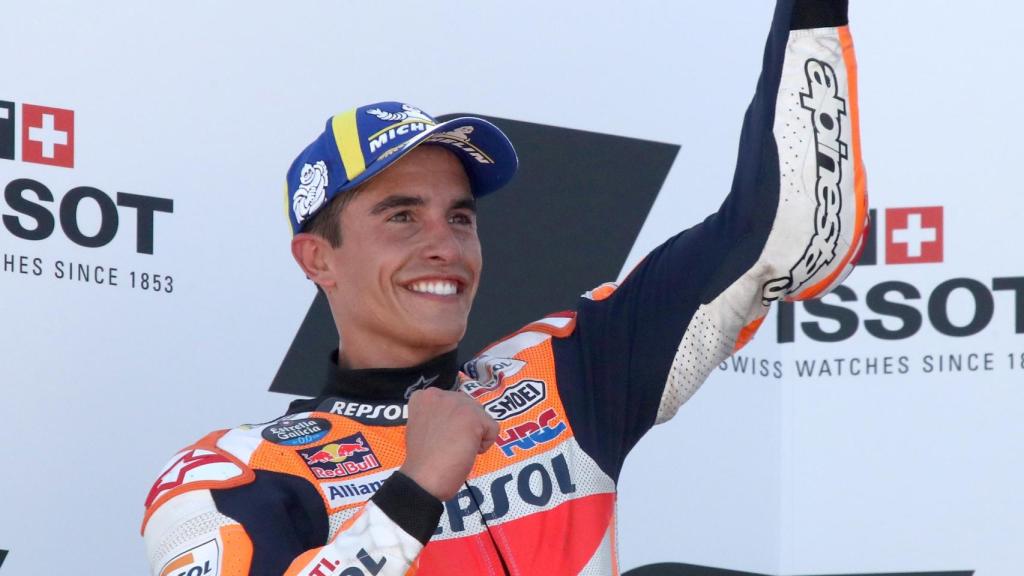 Marc Márquez en el podio de MotorLand