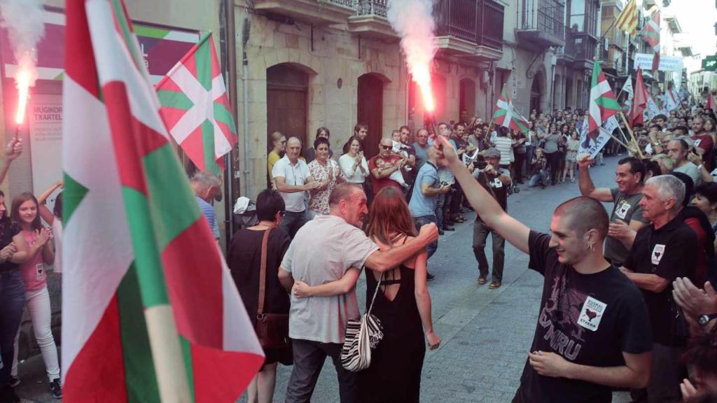 Recepción festiva al etarra Xabi Ugarte, en Oñate (Guipúzcoa), en mayo de 2020.