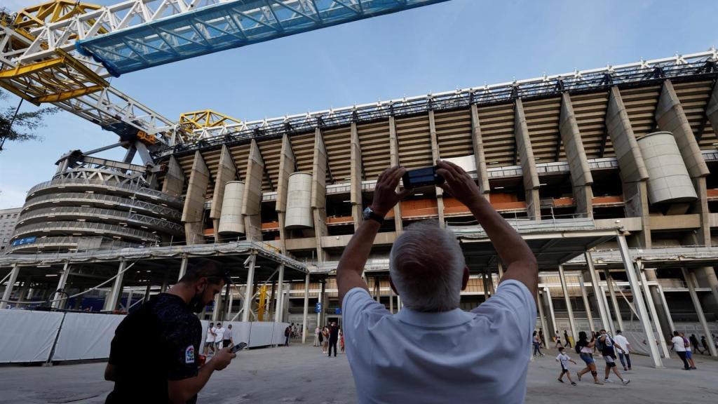 Real Madrid fans photograph the stadium works