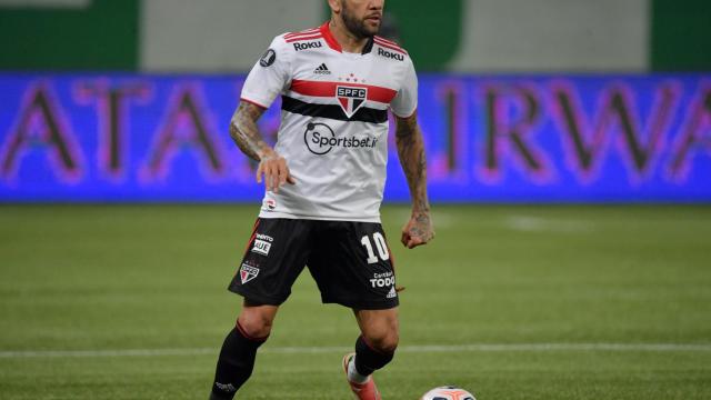 Dani Alves durante un partido con el Sao Paulo