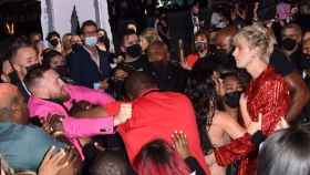 McGregor la vuelve a liar en la gala de los MTV Awards: su pelea contra el novio de Megan Fox