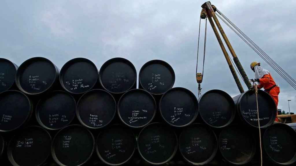 El almacenamiento de petróleo cae con el paso del huracán Ida por EEUU