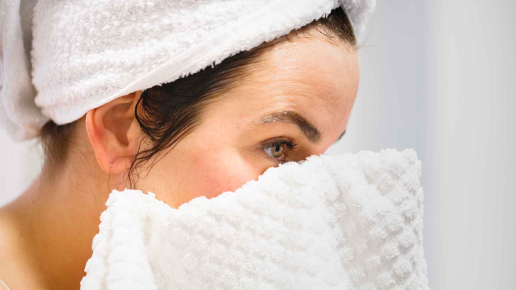 Especialmente Acercarse no relacionado Cómo quitar el olor a humedad de las toallas de baño sin esfuerzo