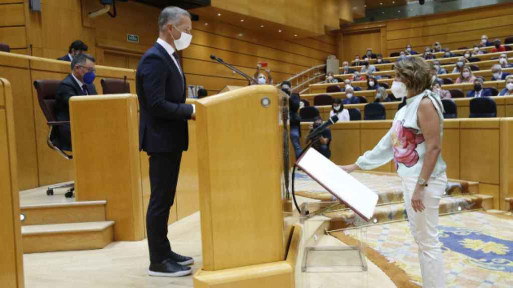 Susana Díaz abandona Andalucía, jura la Constitución y ya ocupa su asiento en el Senado