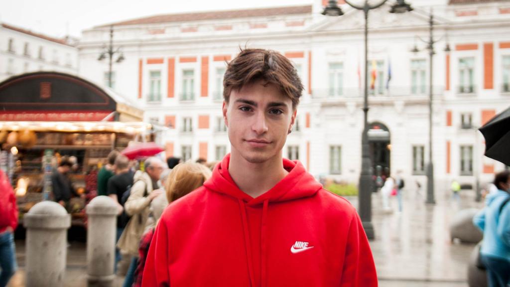 Sergio, an 18-year-old from Vigo, is eager to get his permit.