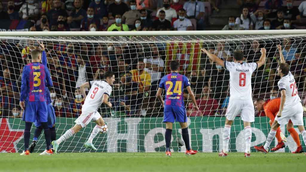 Reacción de Lewandowski tras marcar el 0-2 ante el Barça
