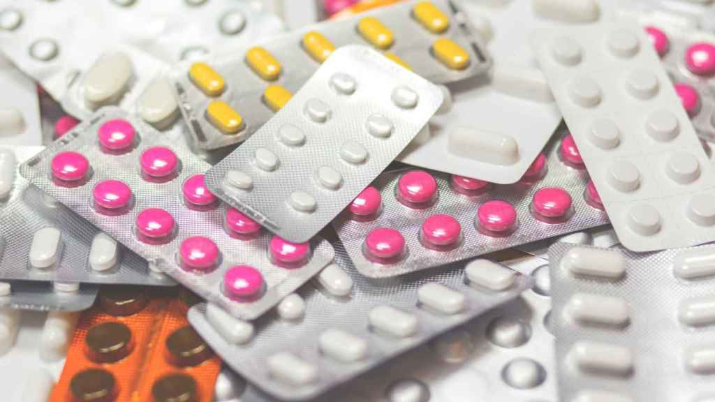 Decenas de tabletas de medicamentos. FOTO: Pixabay.