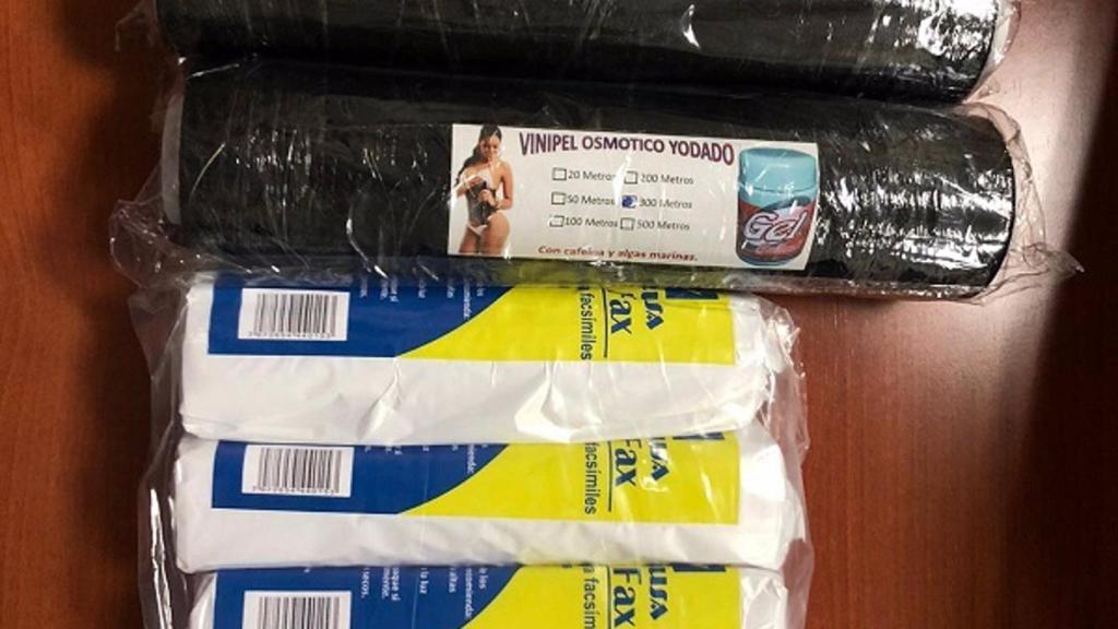Cilindros de cocaína intervenidos a un pasajero en el aeropuerto de Málaga.