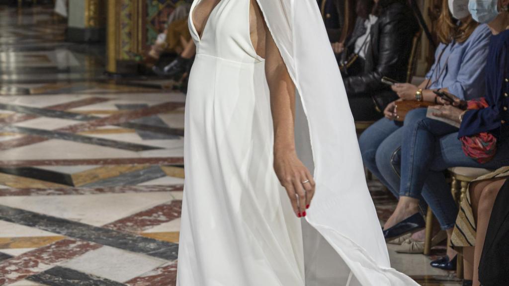 La expareja de Albert Rivera, Beatriz Tajuelo, durante el desfile de Atelier Couture de este miércoles.